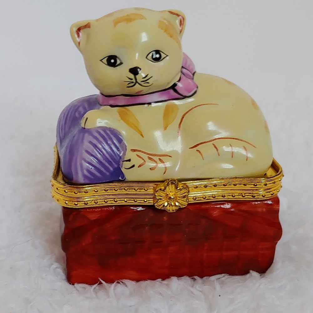 Vintage Ring Holder/Trinket Box - Cat Themed